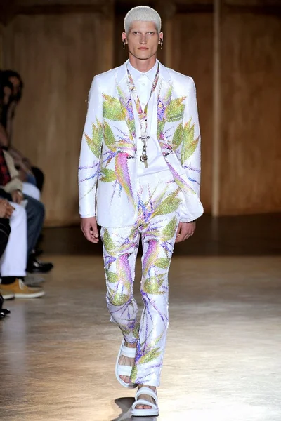 Look 11